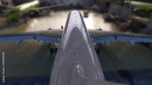 airplane hangar start end loop