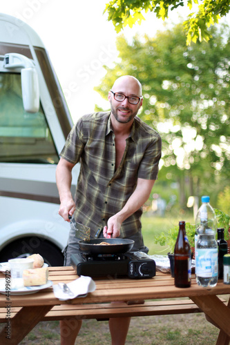 Essen auf dem Campingplatz photo