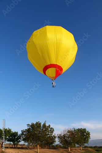 hot air balloon © Andranik7