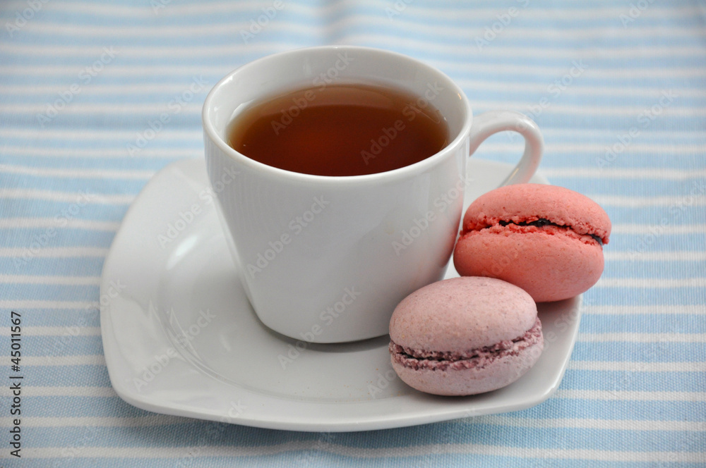 Teetasse mit Macarons Teetasse mit Macarons