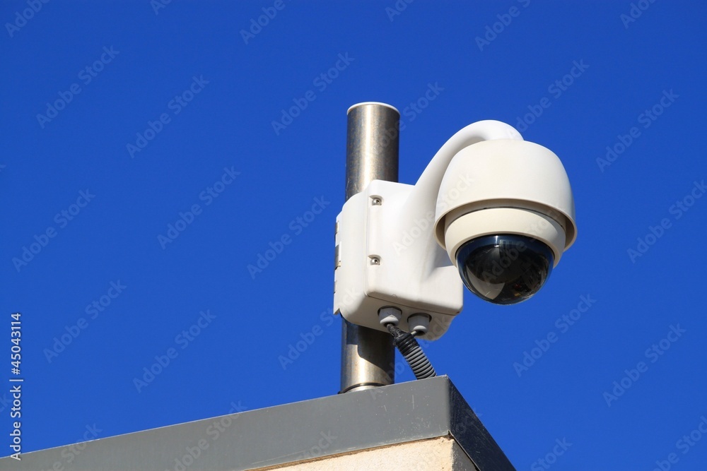 Caméra de surveillance en zone urbaine Photos | Adobe Stock
