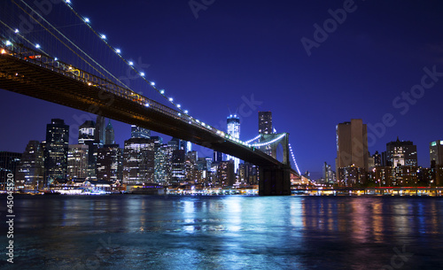Fototapeta Naklejka Na Ścianę i Meble -  Brooklyn bridge and skyline at night