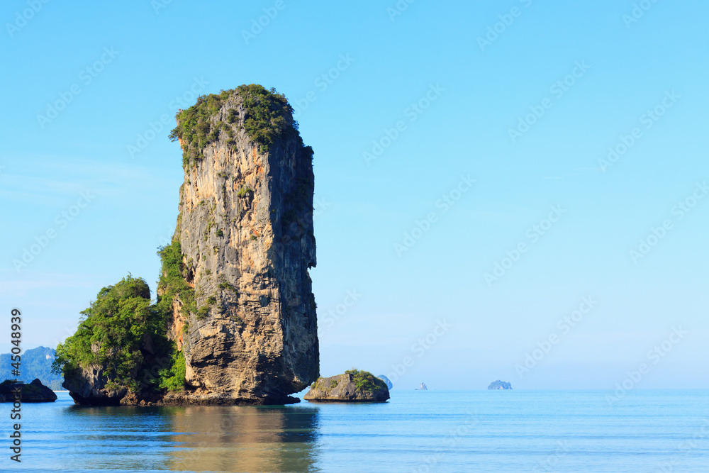 Obraz premium Каменные скалы в море, Аонанг, провинция Краби, Таиланд