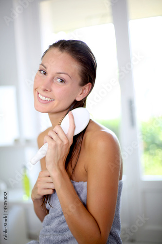 Portrait of smiling girl brushing her hair Free Download Portrait of smiling girl brushing her hair - GFXLoad