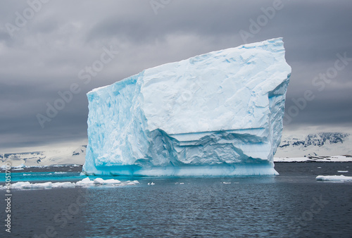 Huge iceberg drift in the Antarctic sea