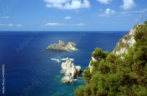 Skalista wysepka, grecka wyspa Korfu