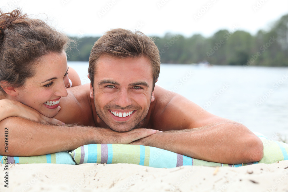 Fototapeta premium Couple relaxing by the lake