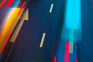 Papier peint photo Autoroute de nuit Autoroute embouteillée aux nombreuses voitures  © zhu difeng