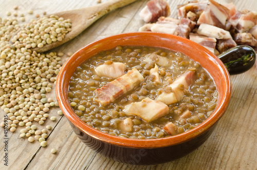 Zuppa di lenticchie e lardo - lentil soup and bacon photo