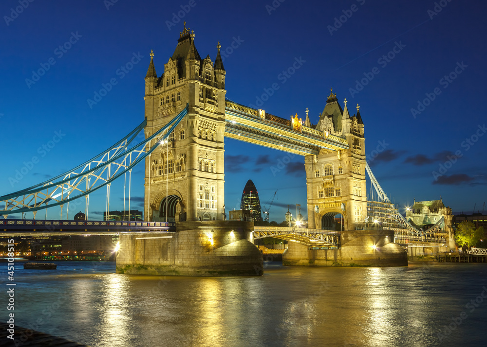 Naklejka premium Tower Bridge at night