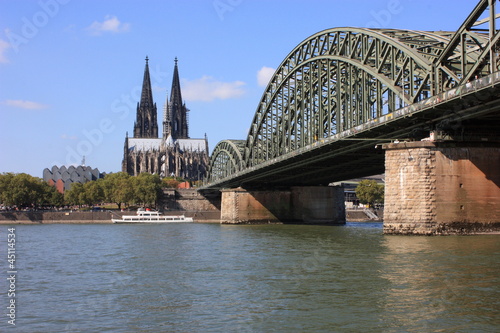 Köln (Dom, Philharmonie, Hohenzollernbrücke) - 2012 © Branko Srot