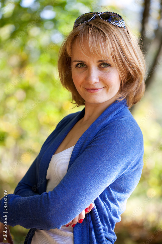 Obraz premium Pretty young woman in a pullover