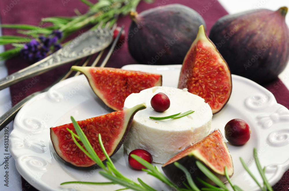Schafskäse mit Feigen Schafskäse mit Feigen