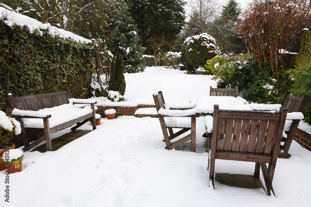 Obraz premium Winter patio and garden