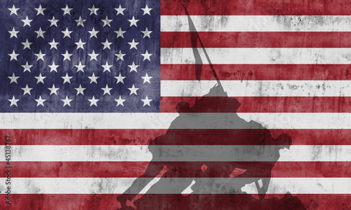 Bandera americana con la sombra del monumento memorial photo