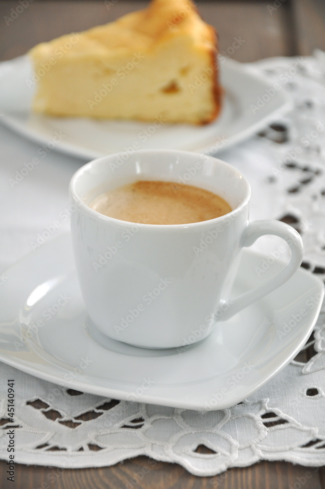 Kaffeetasse mit Topfenkuchen Kaffeetasse mit Topfenkuchen