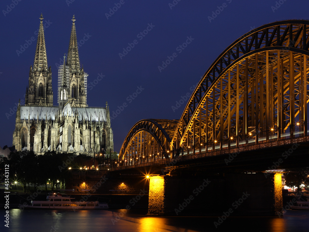 Fototapeta premium Kölner Dom bei Nacht