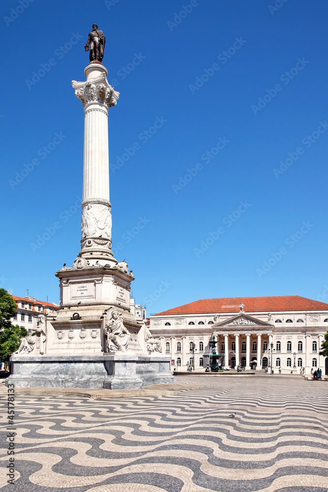 Rossio mit Statue Dom Pedro und Theater, Lissabon, Portugal