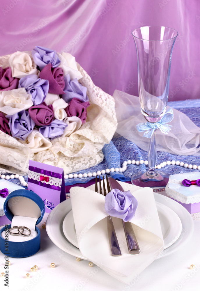 Serving fabulous wedding table in purple color Serving fabulous wedding table in purple color
