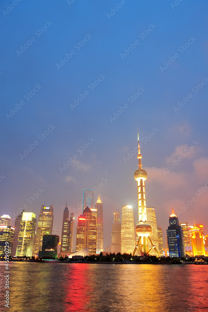 Obraz premium Shanghai skyline at night
