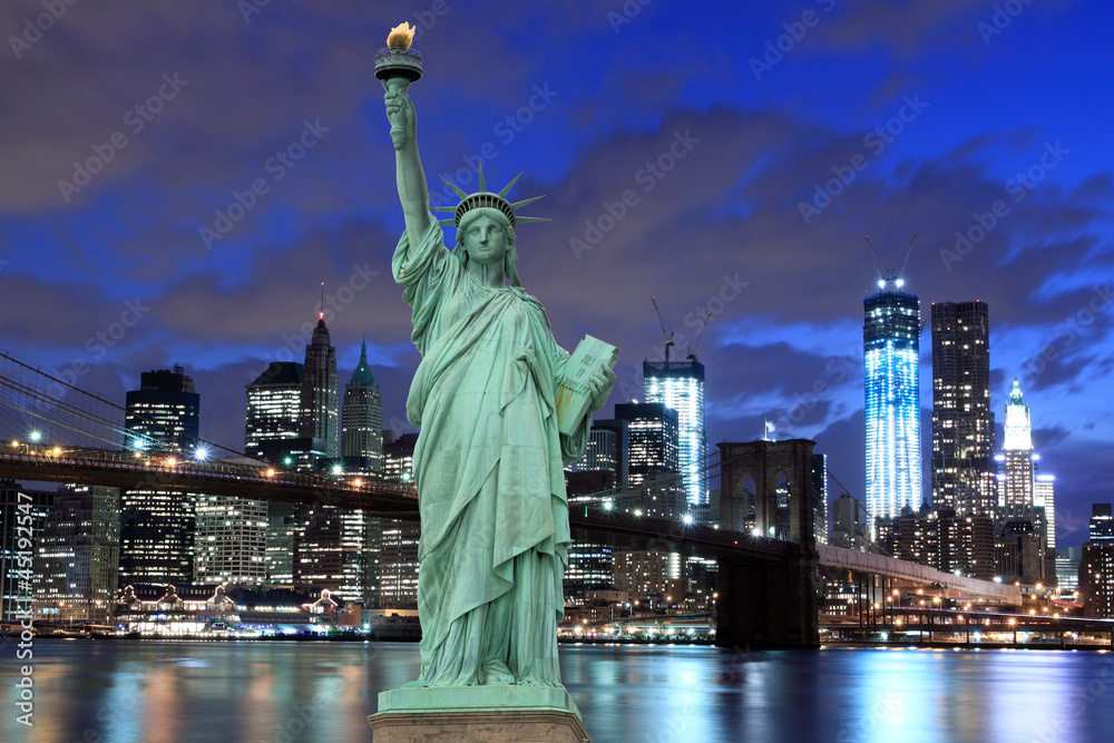 Obraz premium Most Brookliński i Statua Wolności