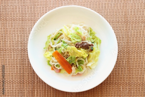 野菜たっぷり焼きビーフン