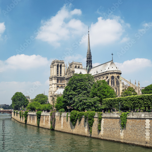 Notre Dame and Seine River.