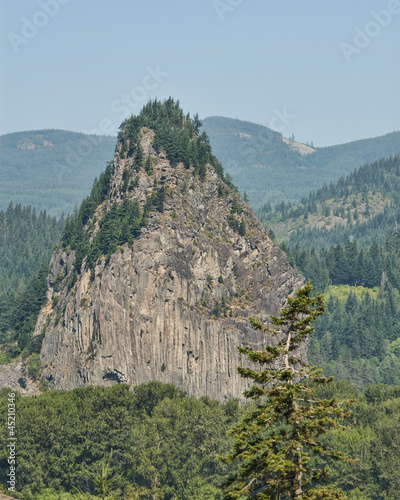 Fototapeta Naklejka Na Ścianę i Meble -  Beacon Rock in Columbia RIver Gorge