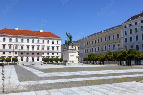 statue of earl maximilian in Munich