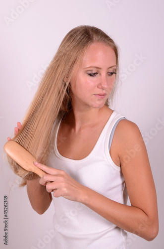 sehr lange haare bürsten photo