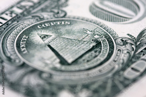 the pyramid on the one dollar bill
