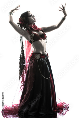 Fotografie arabic woman belly dancer dancing