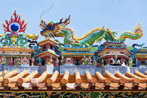 Photography Dragon statues in Chinese style on top of temple roof