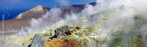 Obraz na płótnie Panorama du bord du cratère de Vulcano dans les Iles Eoliennes w salonie