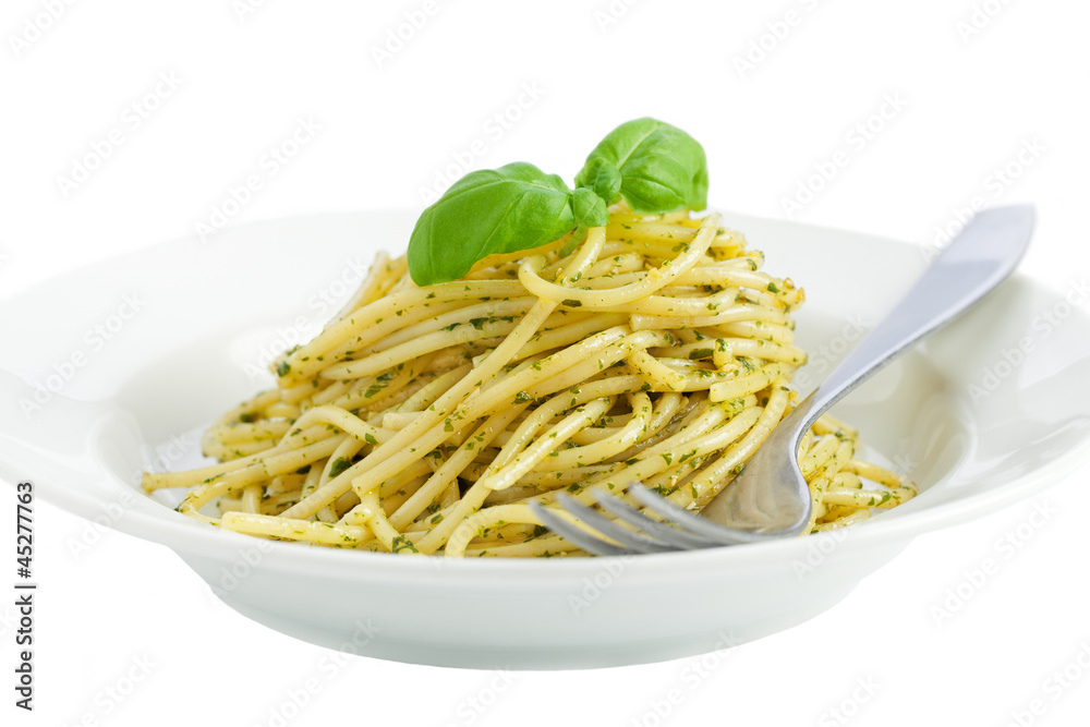 Spaghetti mit Basilikumpesto
