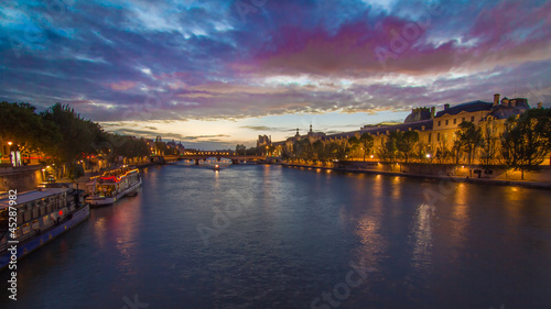 Sunset in Paris © Sasa Komlen