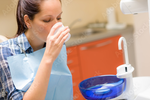 Fotografie Dental patient woman wash mouth after treatment