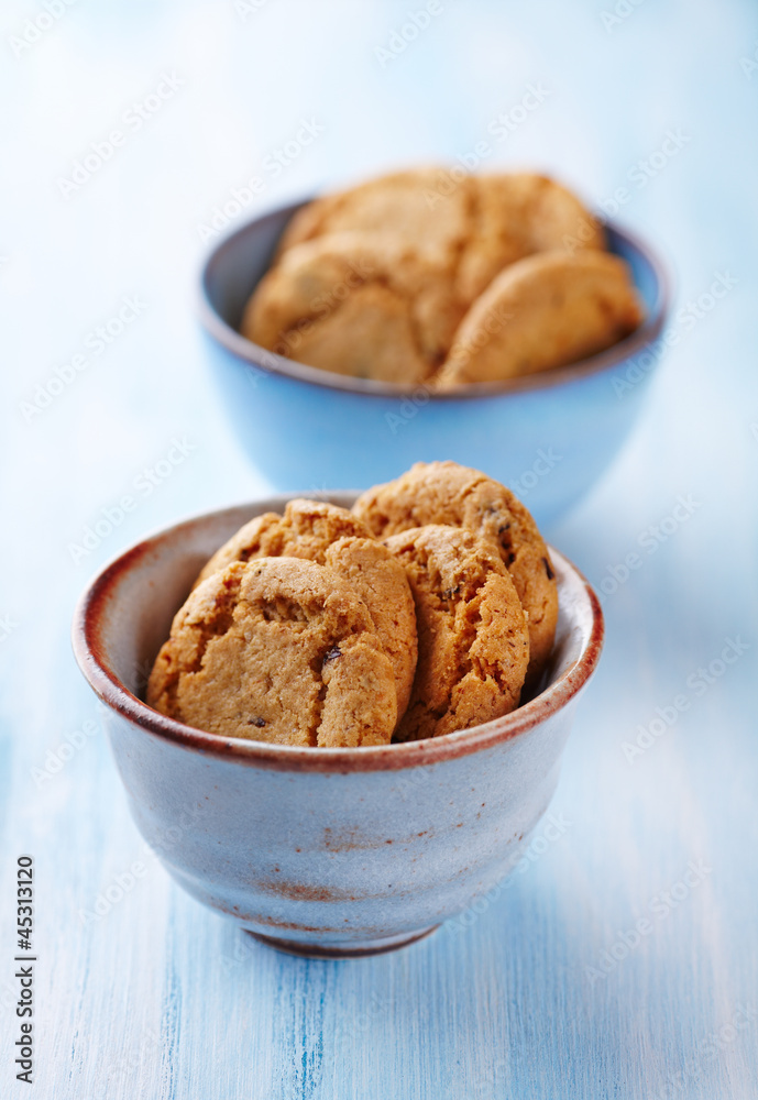 Cranberry cookies in ceramic bowls