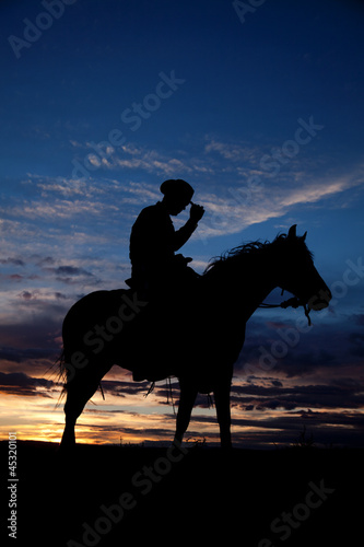 Cowboy holding hat horse sunset © Poulsons Photography