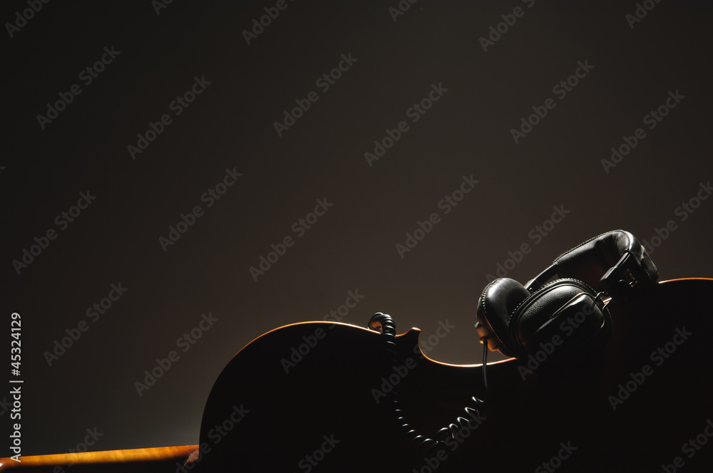 Fototapeta premium violoncello and headphones