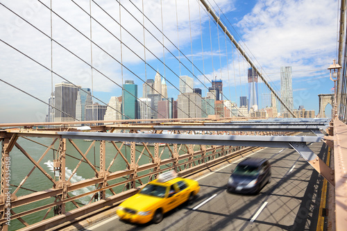 New York, Brooklyn Bridge and taxi cab © Oleksandr Dibrova