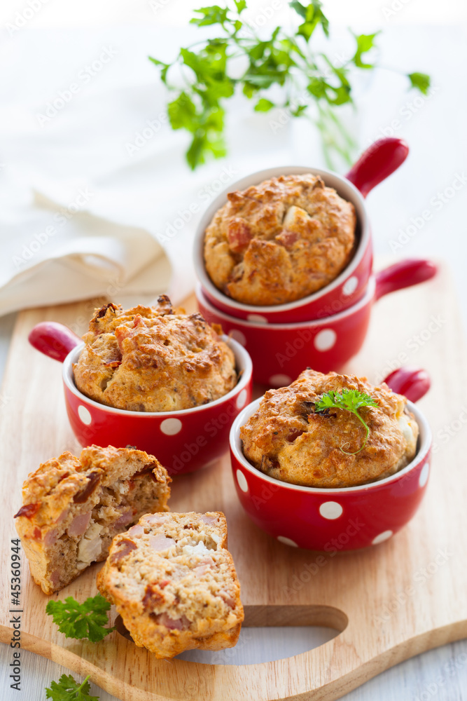 Ham, cheese and tomato muffins Ham, cheese and tomato muffins