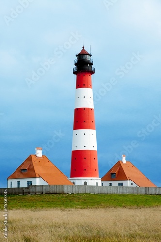 Leuchtturm von Westerheversand an der Nordsee © schibilla