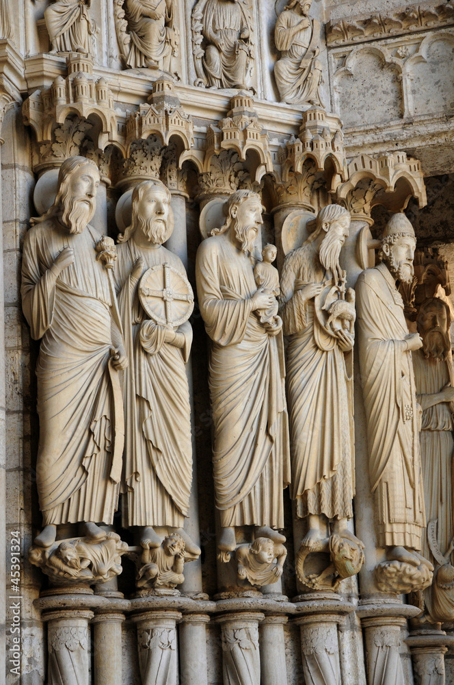 cathedral of Chartres, statues on the porch