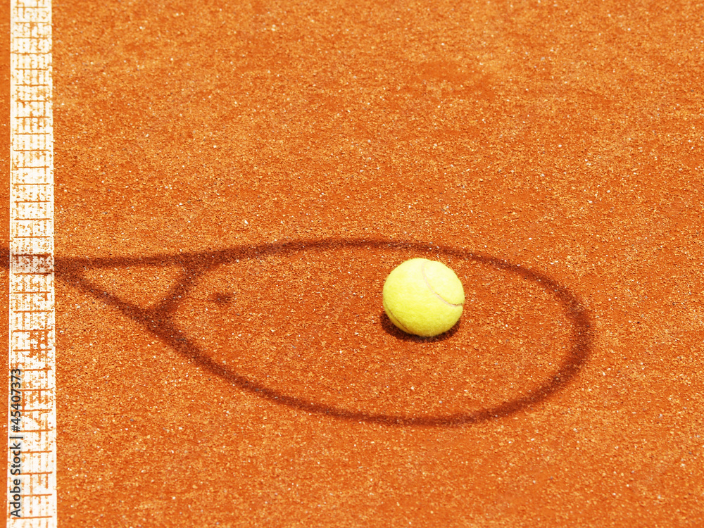 Tennisschläger Schatten mit Ball im Tenniscourt 49
