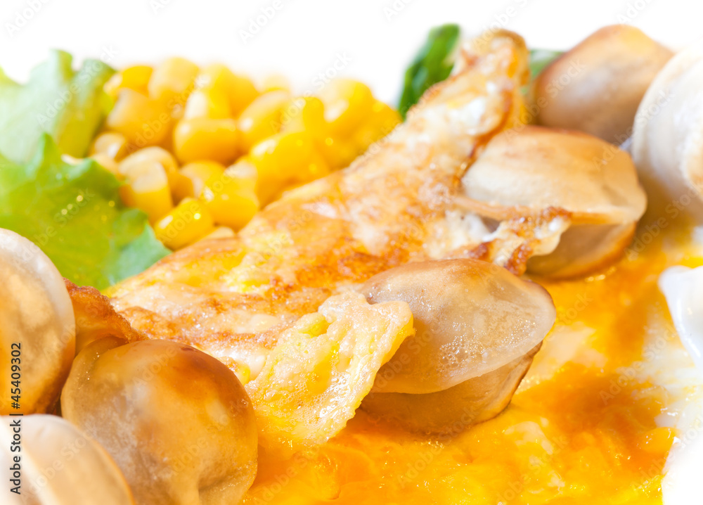 Omelet with vegetables and roasted pelmeni Omelet with vegetables and roasted pelmeni