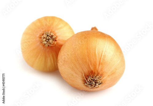 Arrangement of two ripe onions