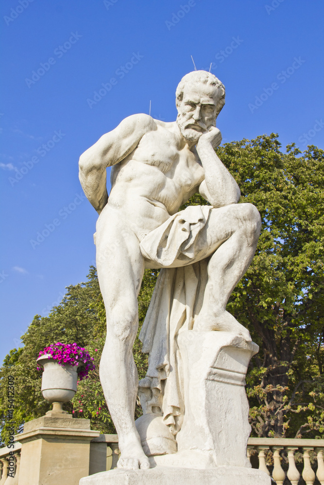 Obraz premium Statue in the Luxembourg Gardens, Paris
