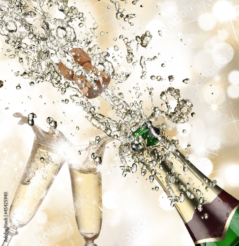 Close-up of champagne explosion © Lukas Gojda
