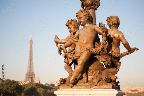 Statue du Pont Alexandre III, Paris, France © Rob'Art Photo